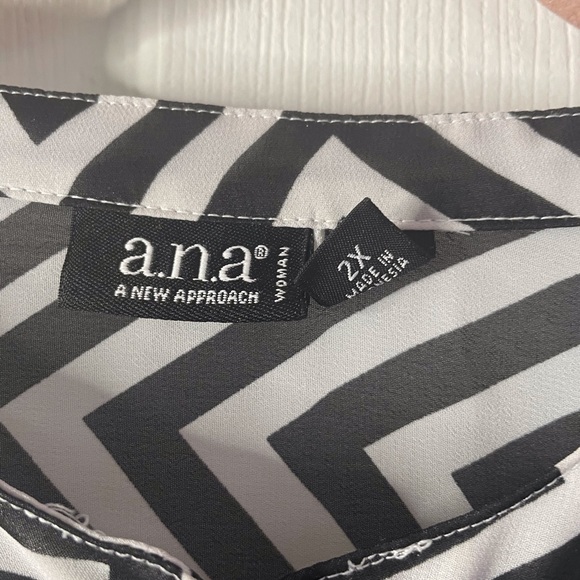 Black & White Chevron Top - Picture 7 of 8